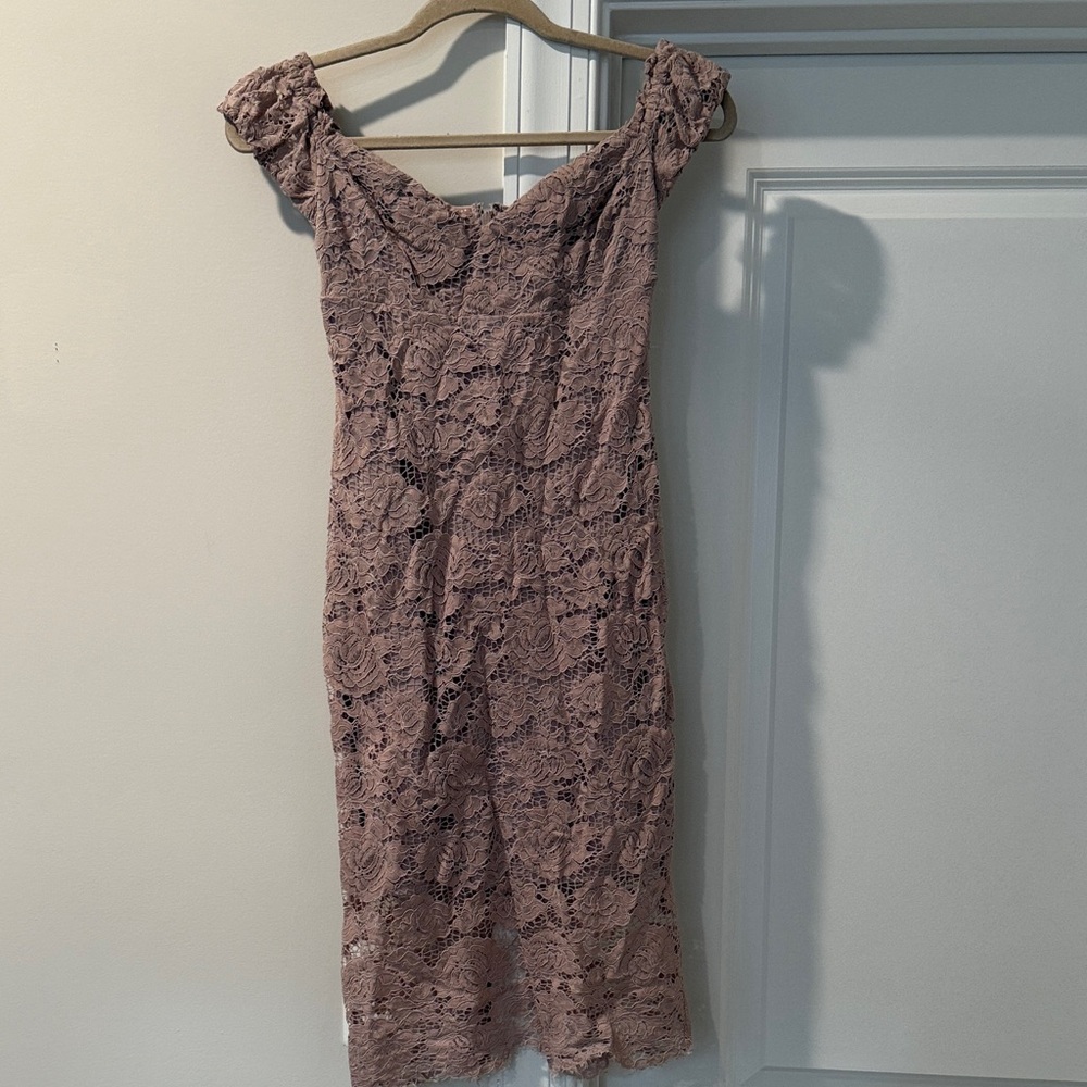 Express Off-Shoulder Lace Midi Dress in Mauve